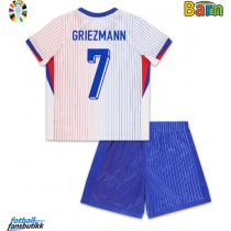 Frankrike Antoine Griezmann #7 Bortedraktsett Barn EM 2024 Kortermet (+ Korte bukser)